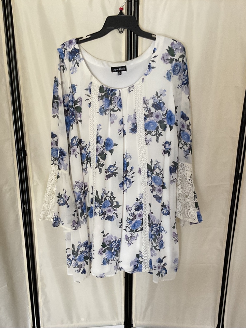 Apt. 9 White Scoop Neck Tunic with Blue Floral Print & Lace Trim